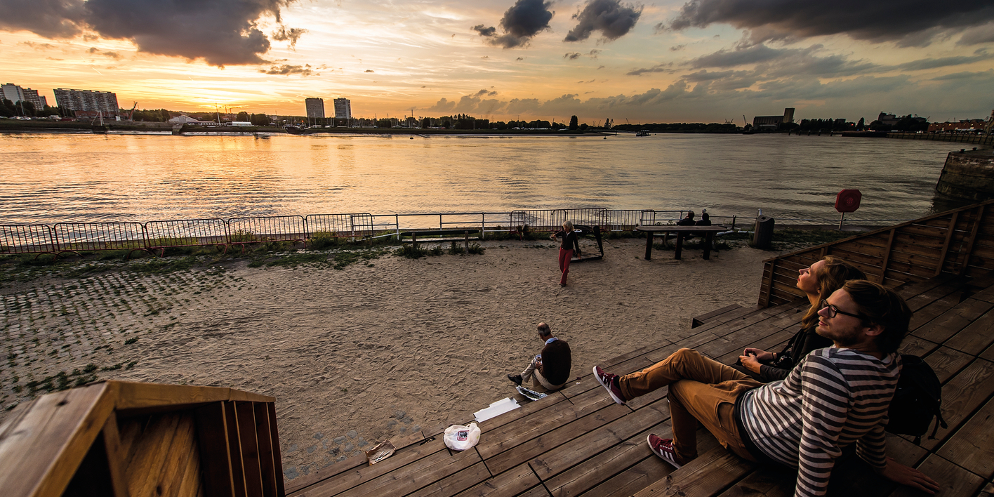 zonsondergang bij Zomer Van Antwerpen zonsondergang bij Zomer Van Antwerpen